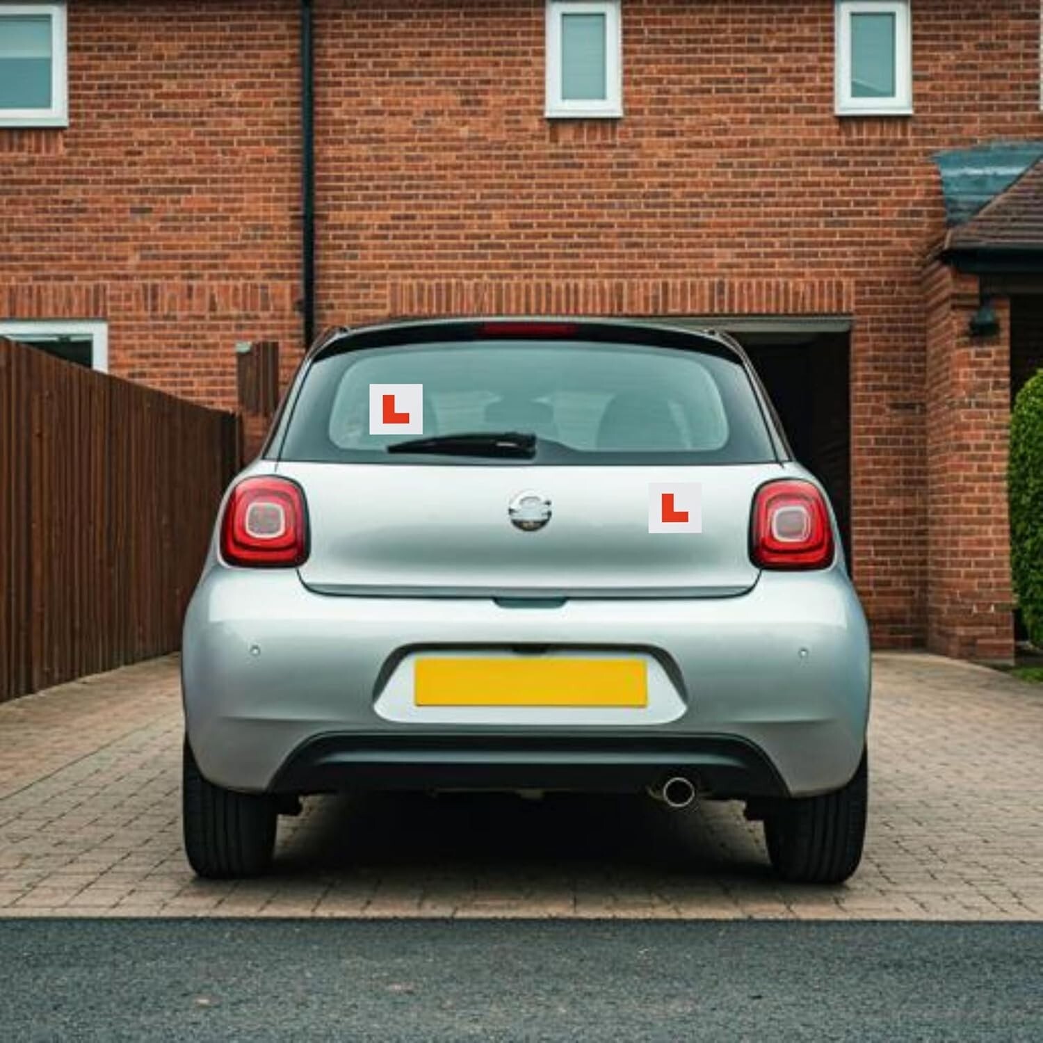 2x Fully Magnetic Learner Driving L Plates 8 Suction Cups Car, Van, Bus Plate