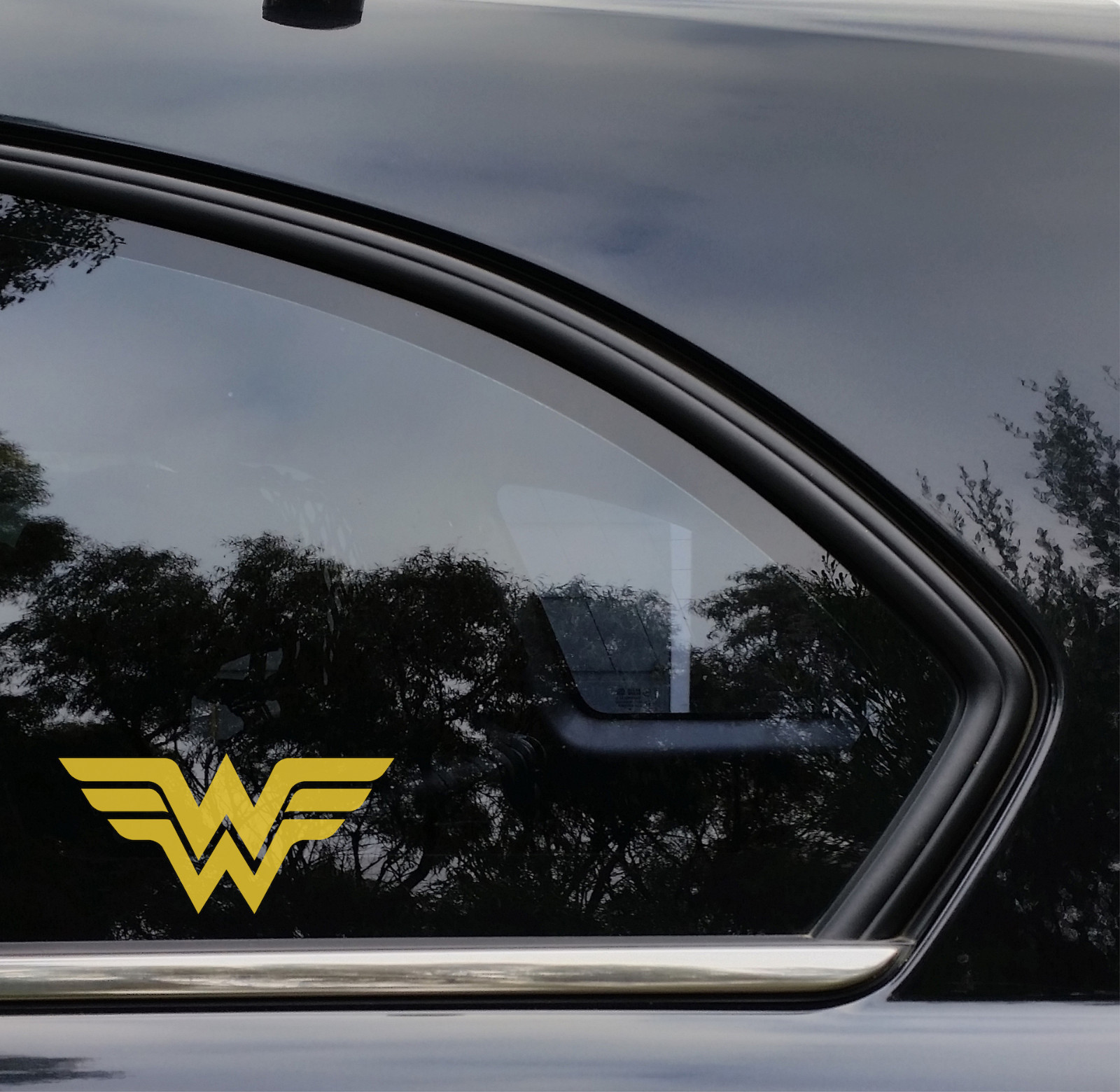 WONDER WOMAN MOVIE Sicker/s 170mm Wide Super Hero Looks great in Mirrored Gold.