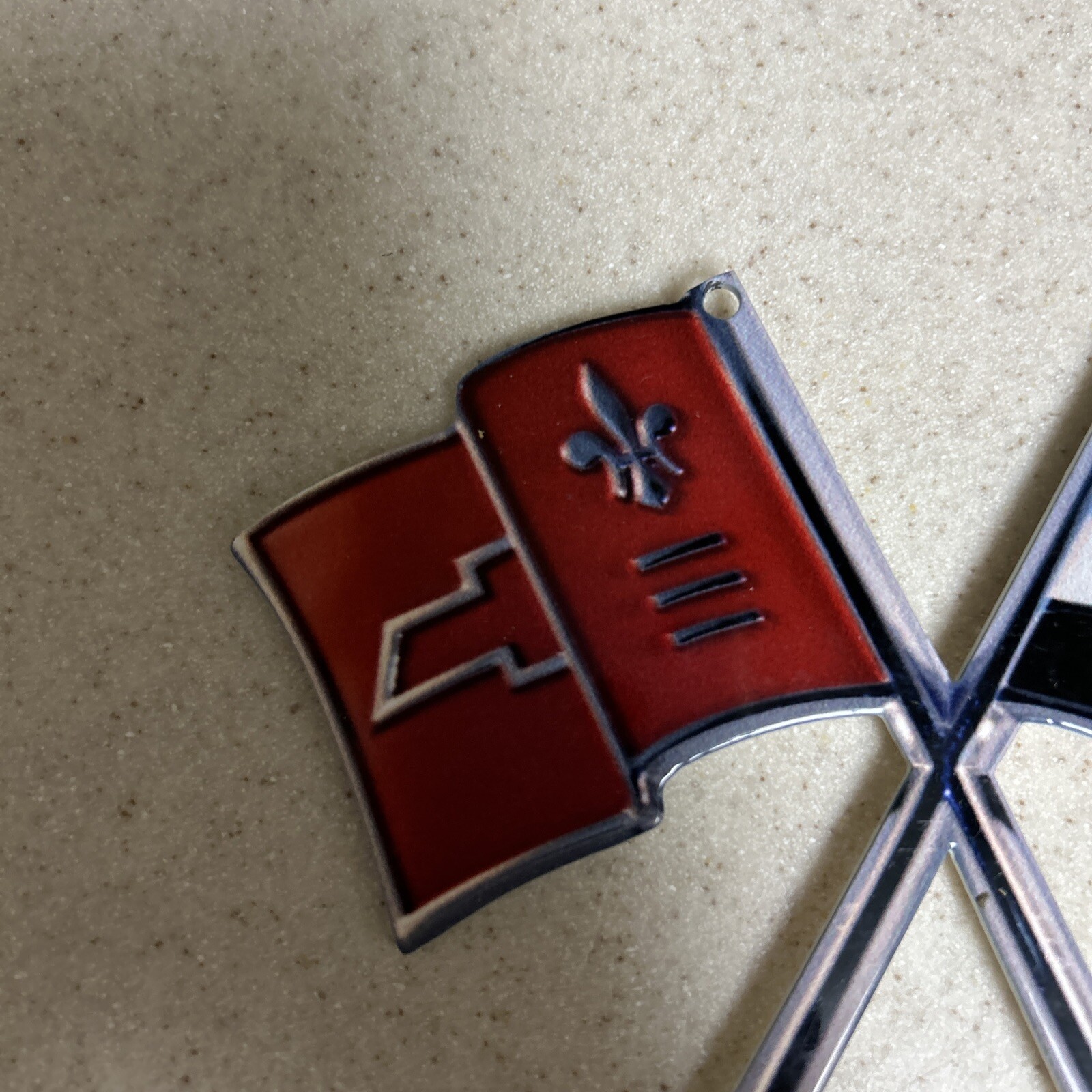 C2 Corvette Nose Crossed Flag Metal Magnet Emblem Art Size: 6″ x 4″ Tool Box