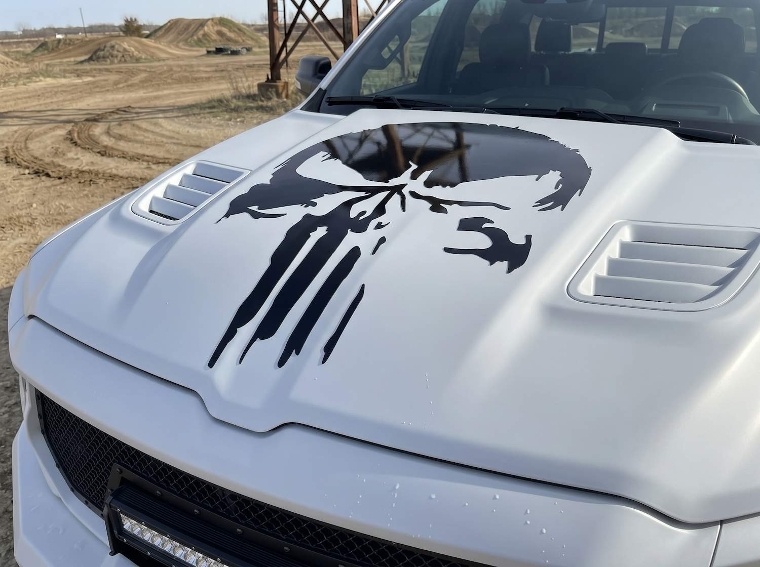 33×23 Distressed Skull Hood Decal Drip Vinyl Sticker for Jeep, Truck SUV Graphic