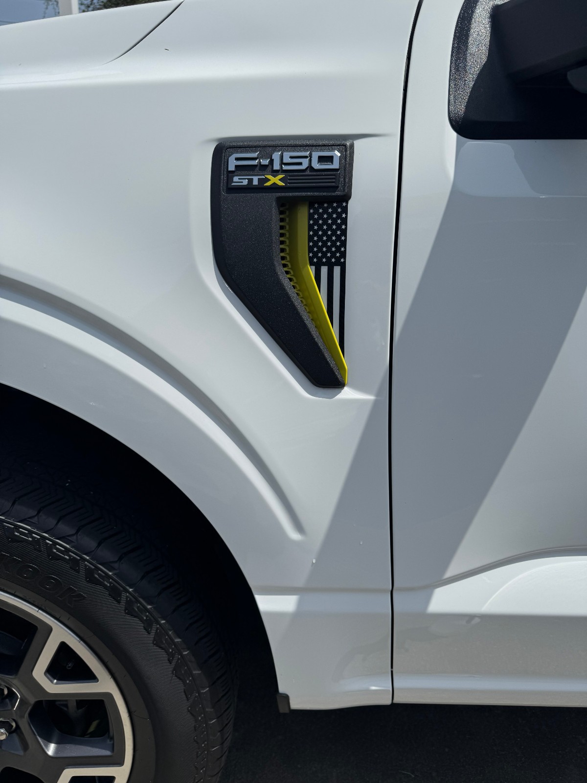 Carbon Fiber Fender Grille US Flag Vinyl Decals for Ford F-150 2021-2025