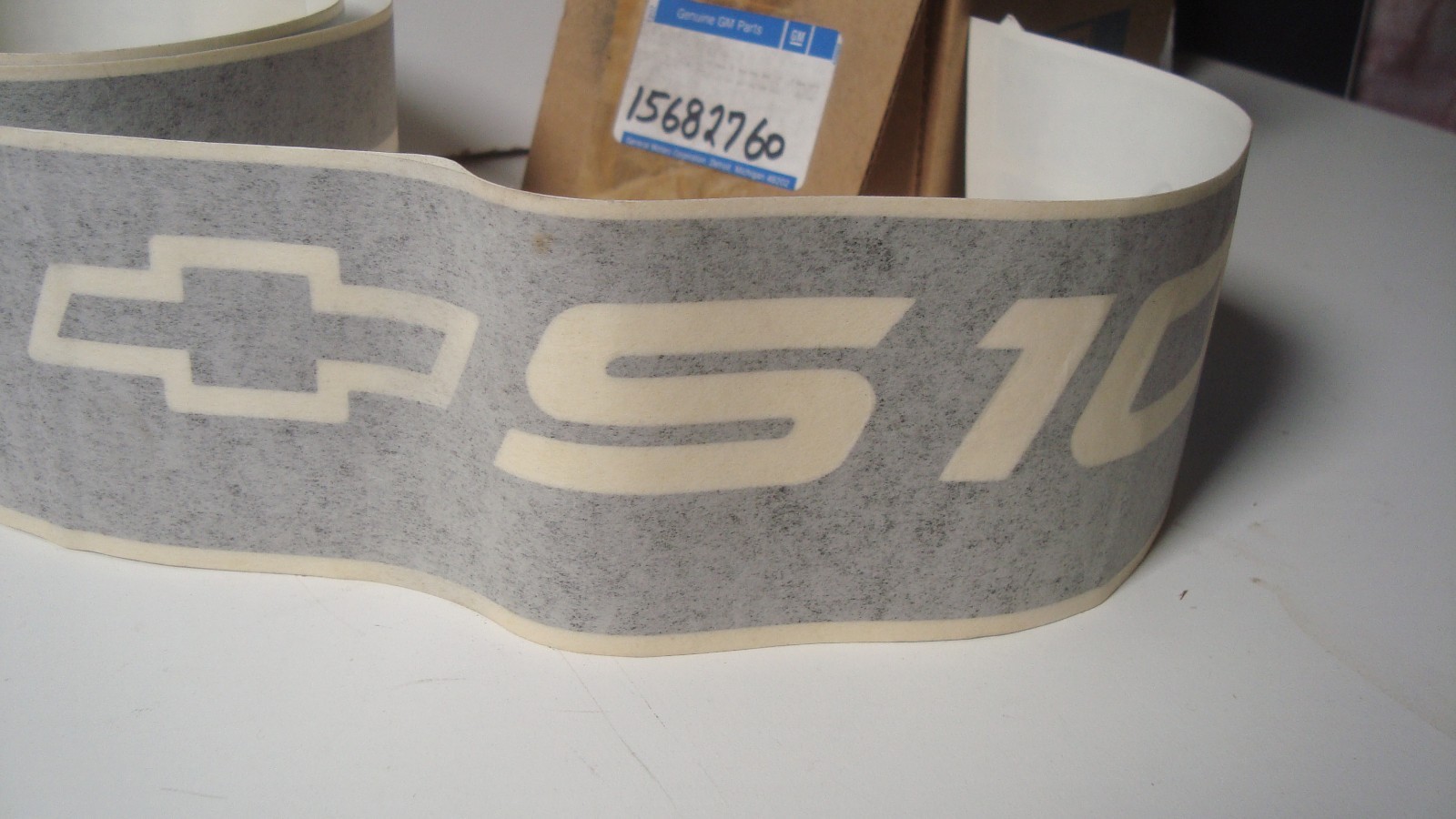 GM NOS stripe decal Chevrolet S10 Right 52″ front door Gray 15682760 E4