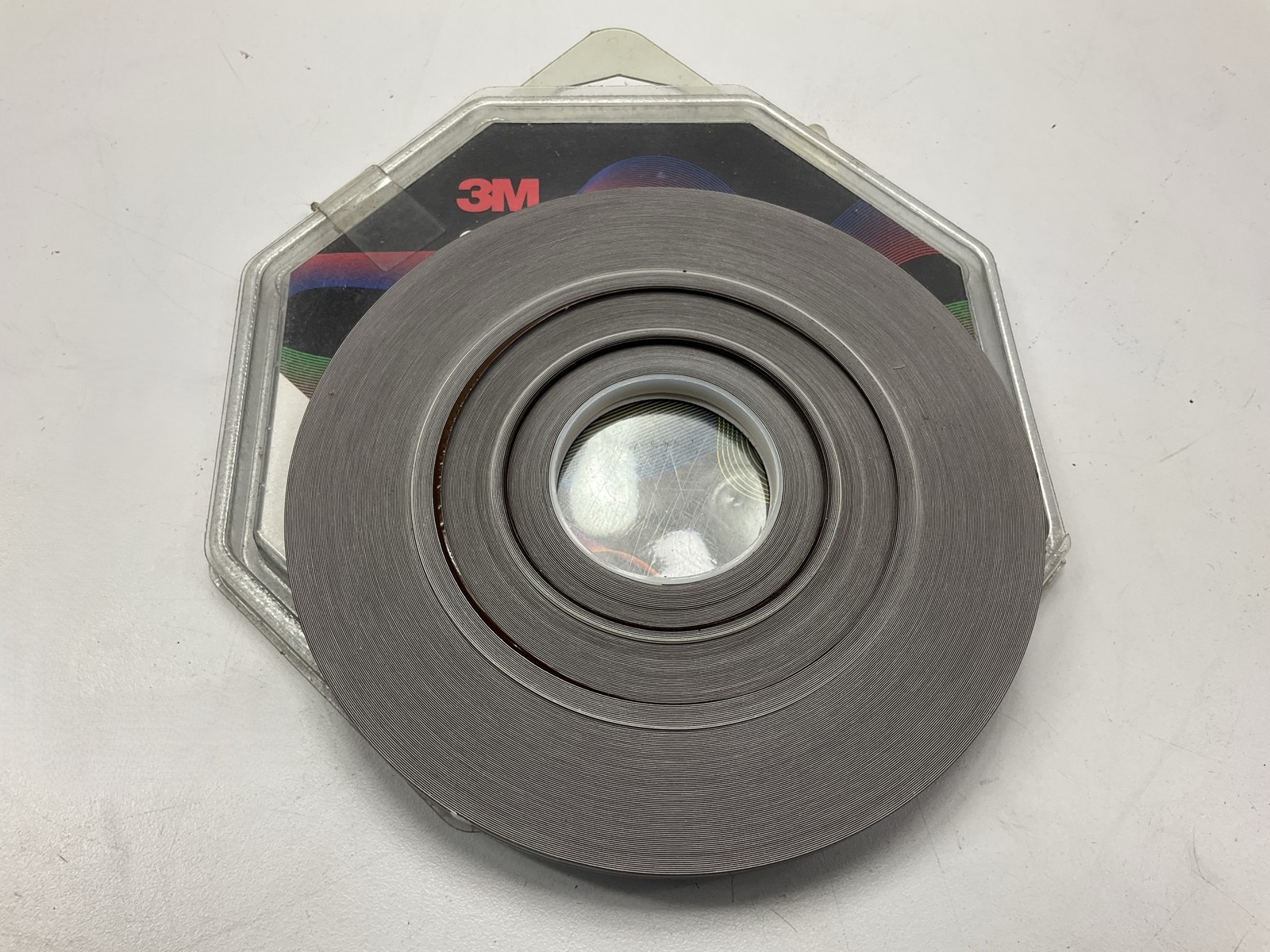 3M 72007 Pinstripe Striping Tape – 3/16″ X 150′ Elite Brown.