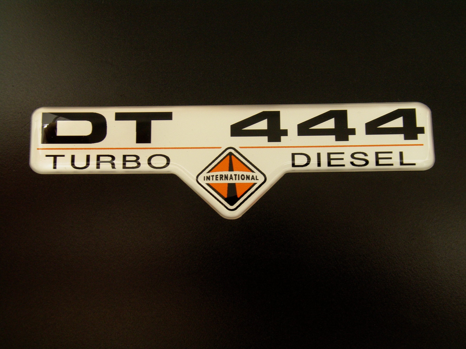 INTERNATIONAL DT 444 / 7.3 TD EMBLEM SUPER SIZED SATIN
