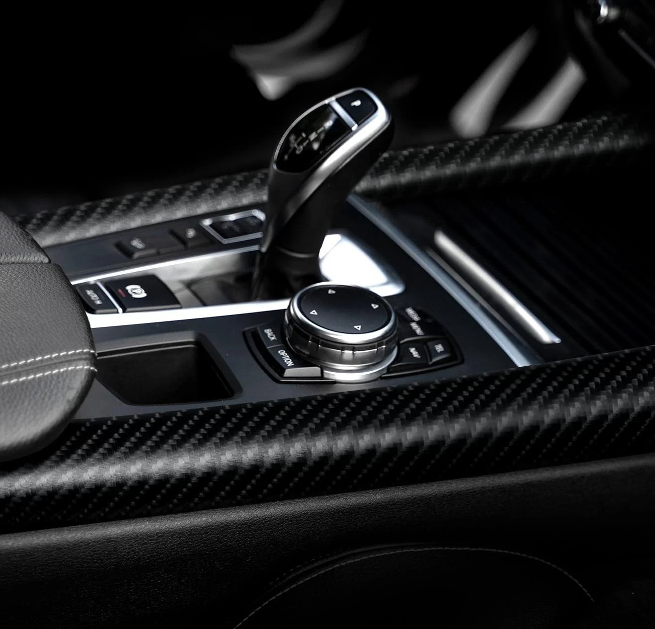 Black True R Carbon Fiber Vinyl Wrap Roll with Air Release Technology (6ft x 5ft