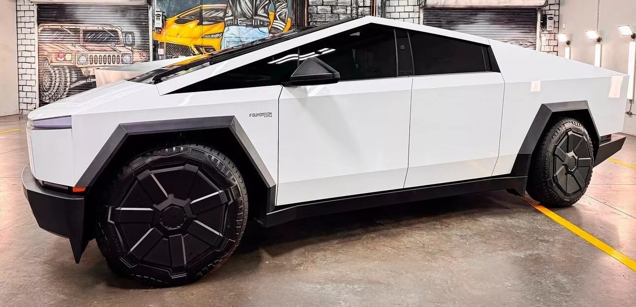 Cybertruck DIY PPF Paint Protection Film Wrap Color Change Gloss Elegant White