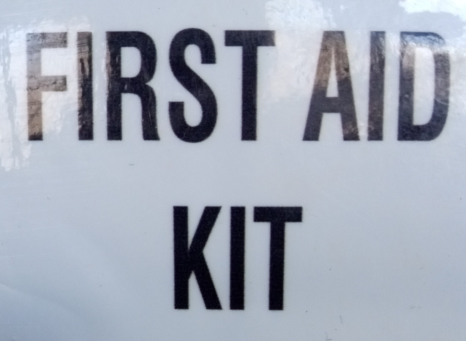 Sticker FIRST AID KIT decal caution safety military glossy 2-1/2″ × 1-3/4″Orajet