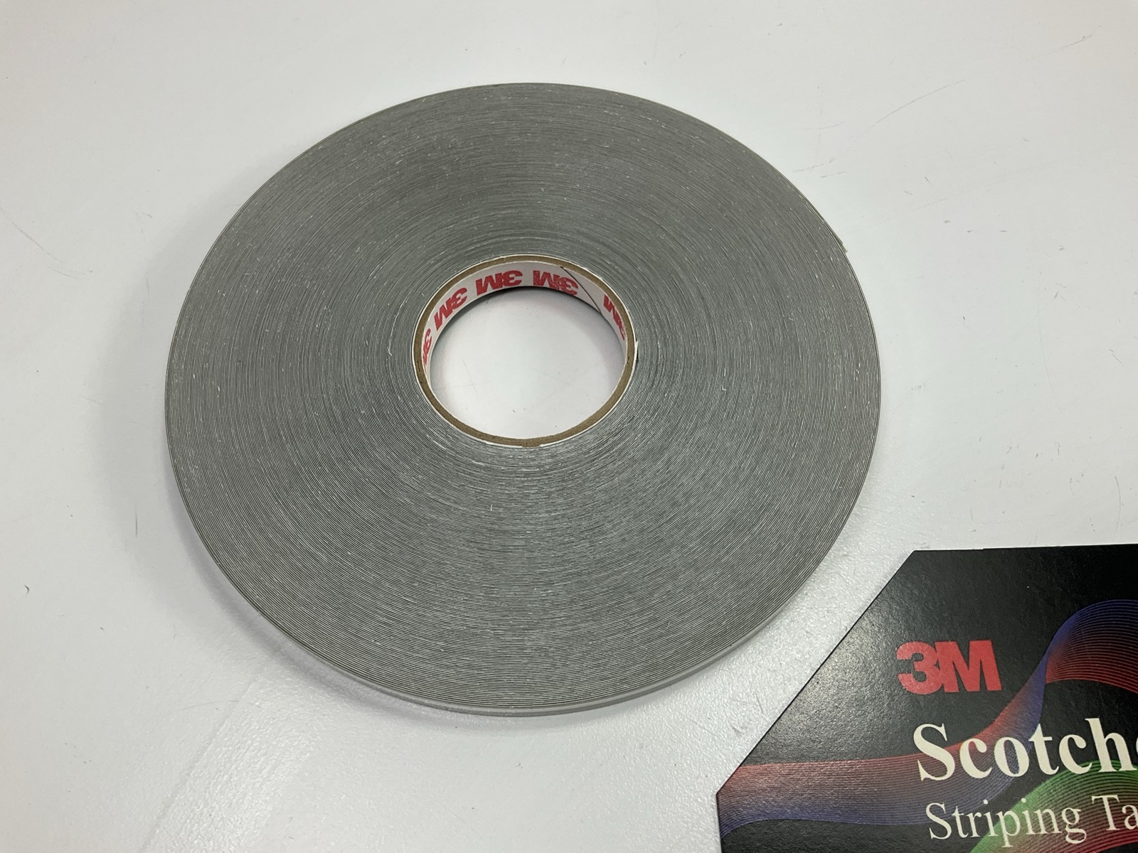 3M 72373 Pinstripe Striping Tape 5/16″ X 150 Feet, Gray