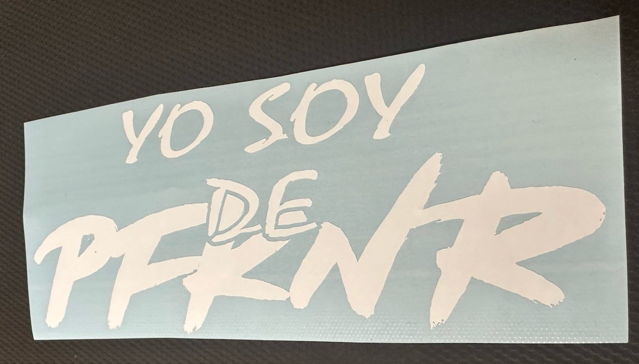 YO SOY DE PFKNR STICKER. 6 INCHES, SEND MESSAGE WITH THE COLOR