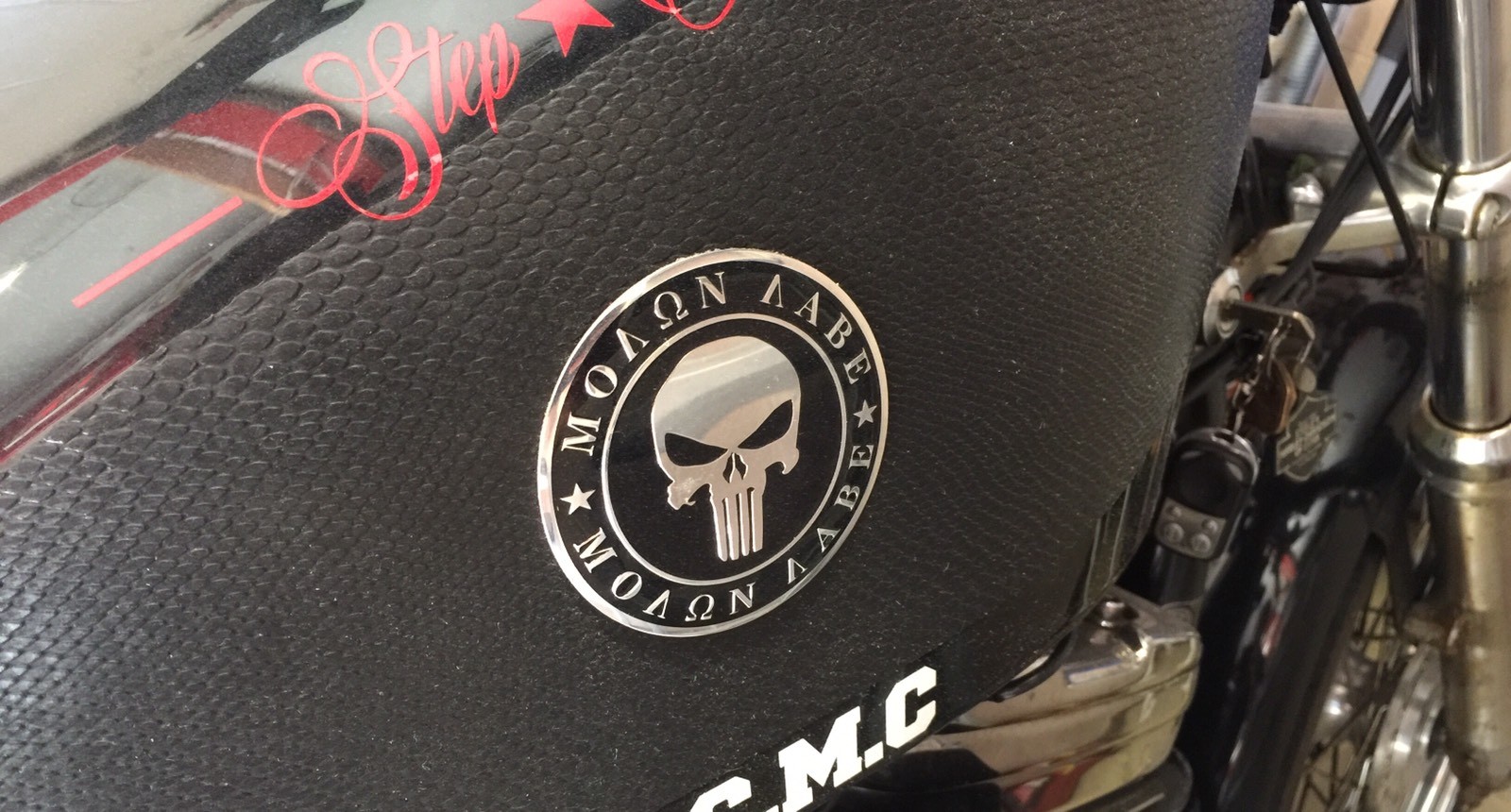 ALUMINUM 2nd Amendment Decal Sticker Molon Labe Right To Bear Arms (DOME SHAPE)